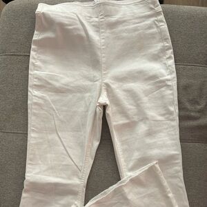 Tinseltown white very cute flare fitted jean with a little stretch